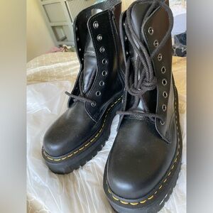 Jadon Doc martens.